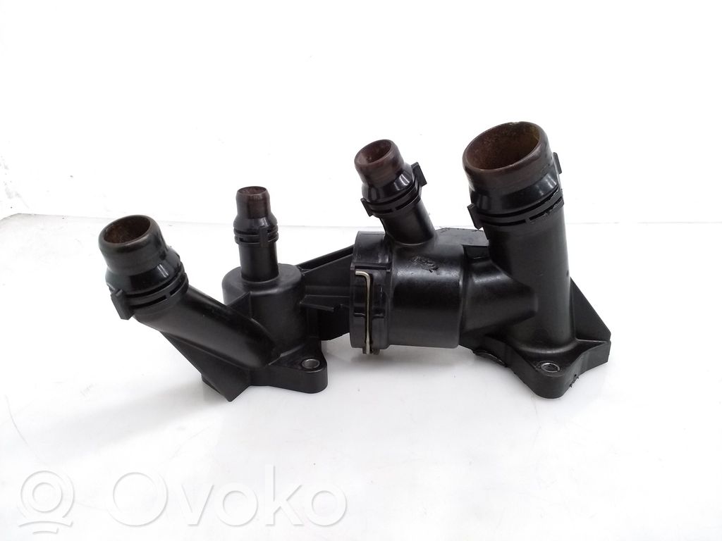 BMW 7 G11 G12 Termostaatin kotelo 