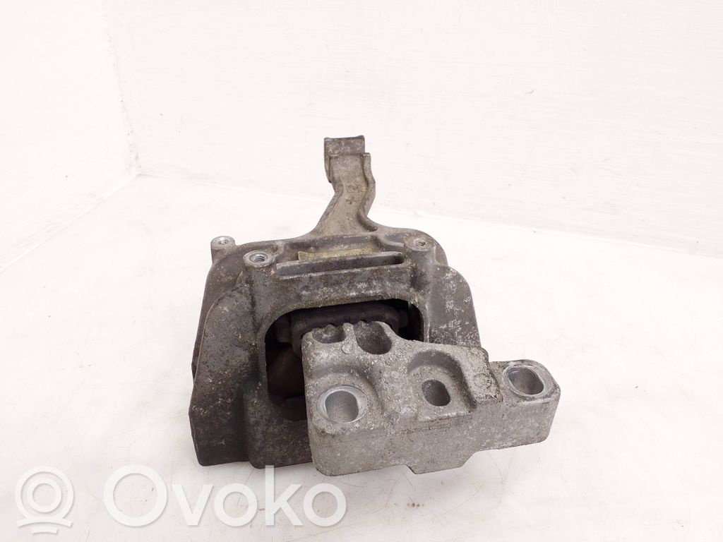 Volkswagen PASSAT B8 Engine mount bracket 