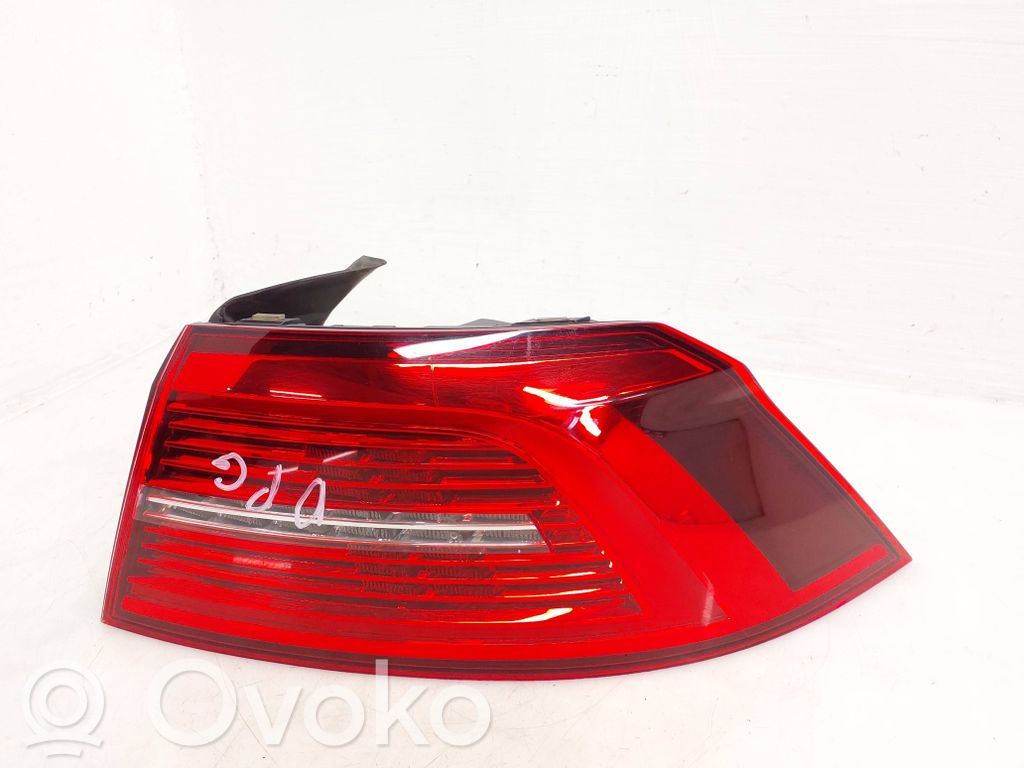 Volkswagen PASSAT B8 Lampa tylna 