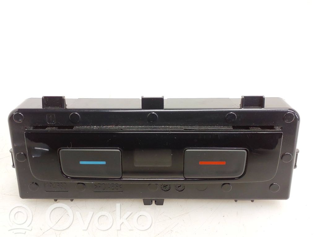 Volkswagen PASSAT B8 Climate control unit 