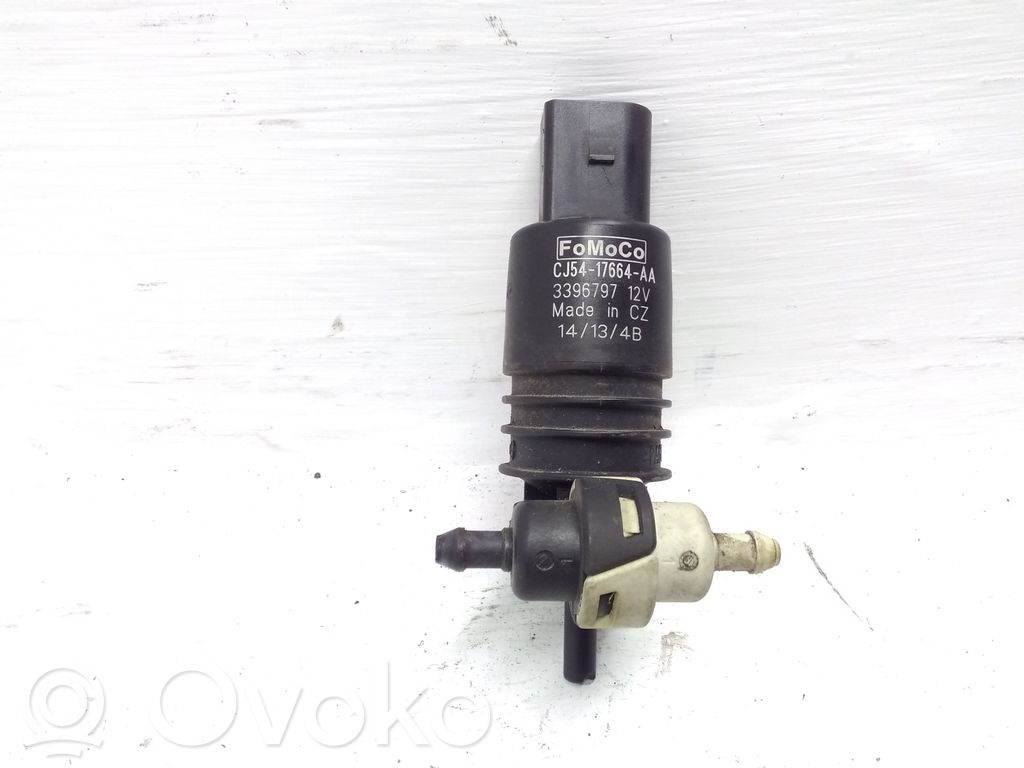 Ford Kuga II Windscreen/windshield washer pump 