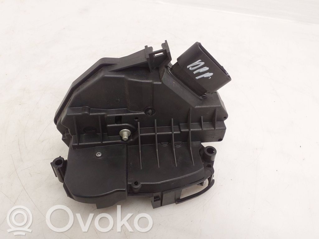 Ford Kuga II Priekšpusē slēdzene 
