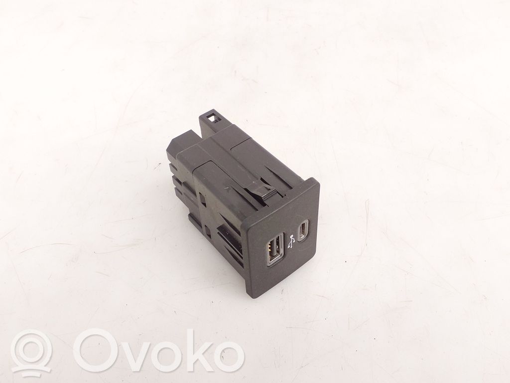 Ford Mustang Mach-E USB-pistokeliitin 