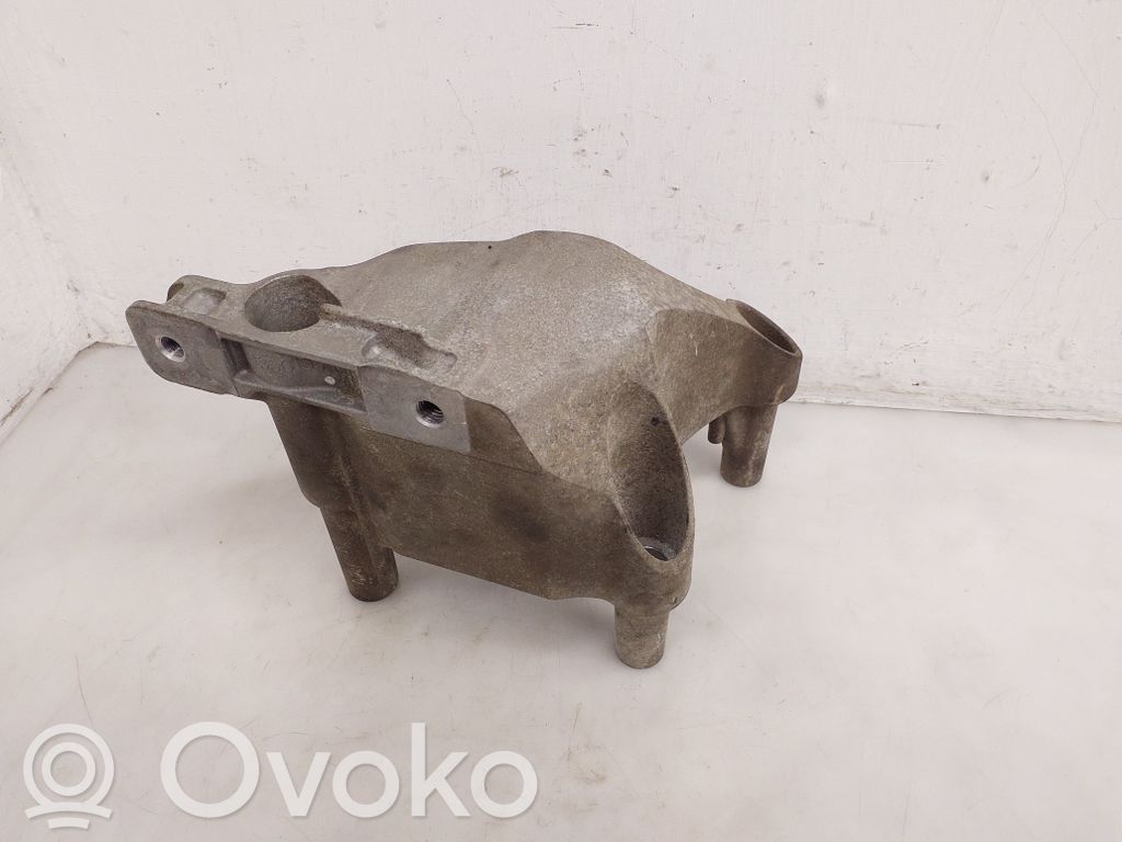 Opel Astra K Engine mounting bracket 