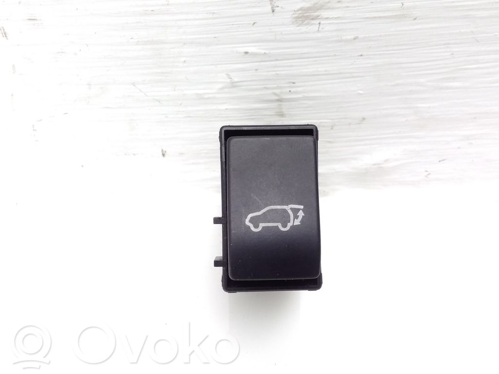 Tailgate/boot open switch button   15C332,3324R19,15C332