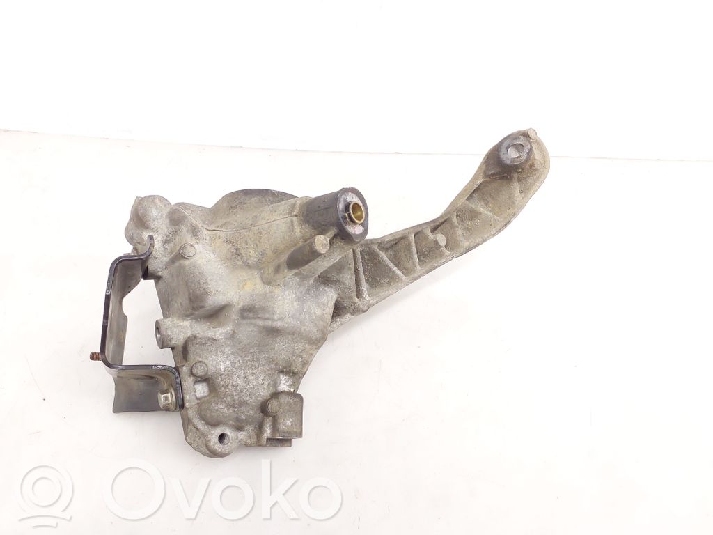 Volvo XC60 Engine mounting bracket 