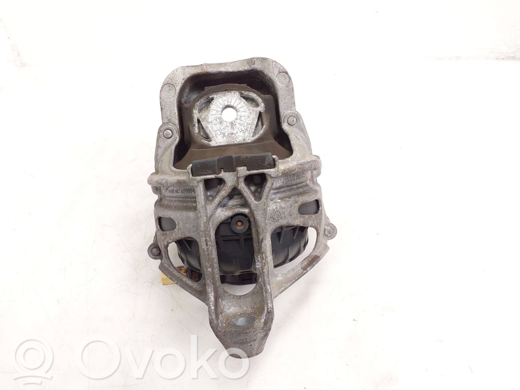 Porsche Cayenne (9Y0 9Y3) Engine mount bracket 