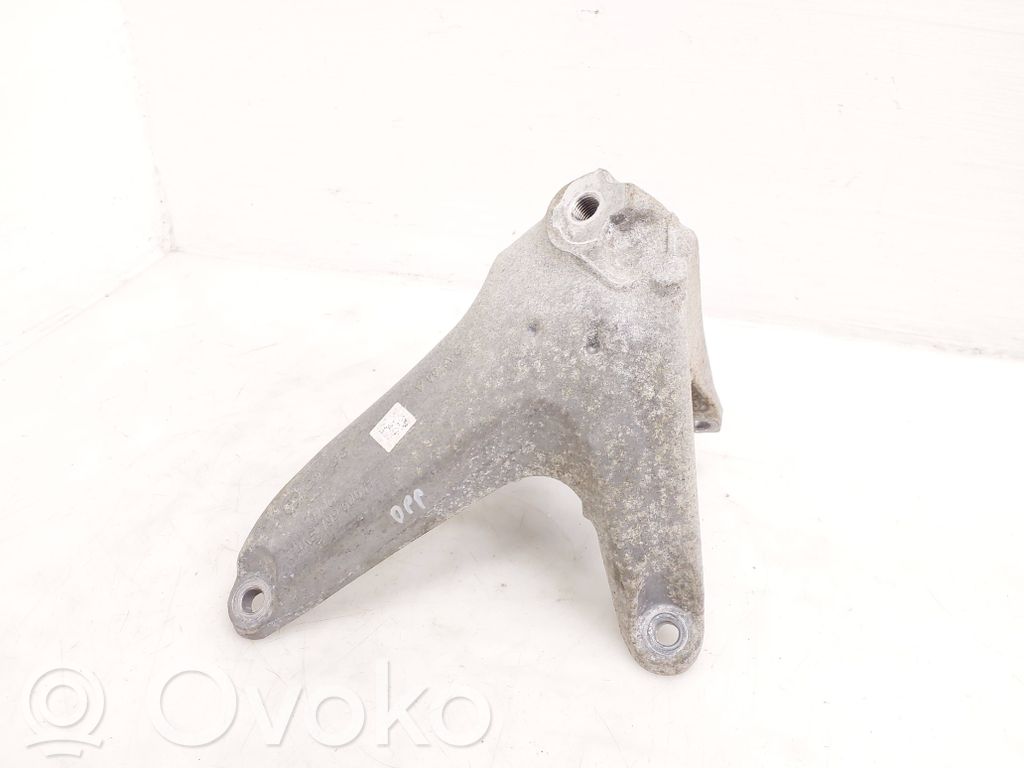 Engine mounting bracket   4KE199606H