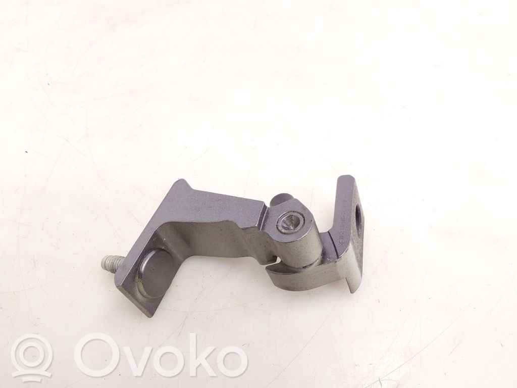 Audi e-tron Front door lower hinge 