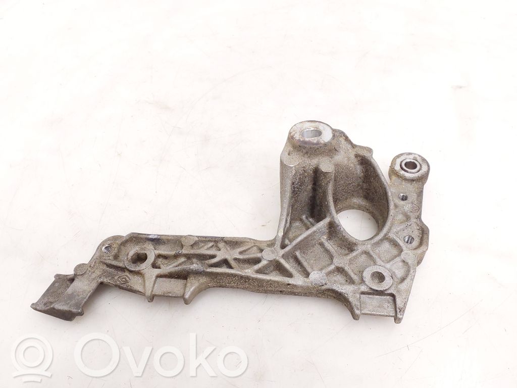 Nissan Qashqai Engine mounting bracket 