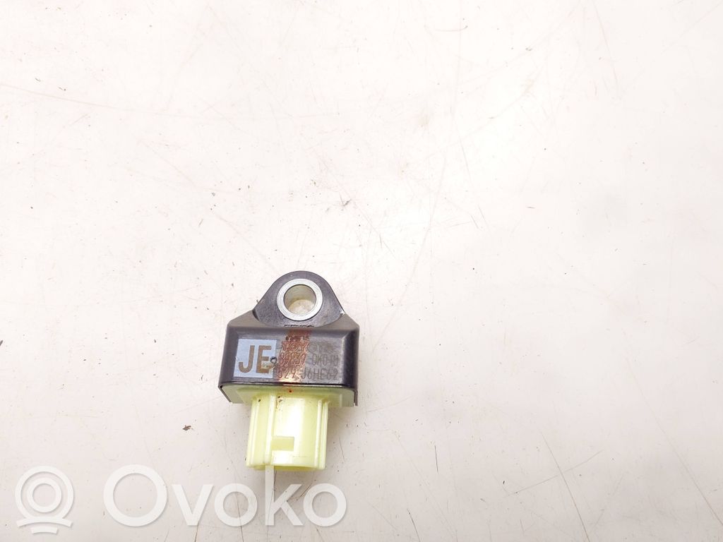 Toyota Hilux VIII Senzor impact/declanșare airbag 