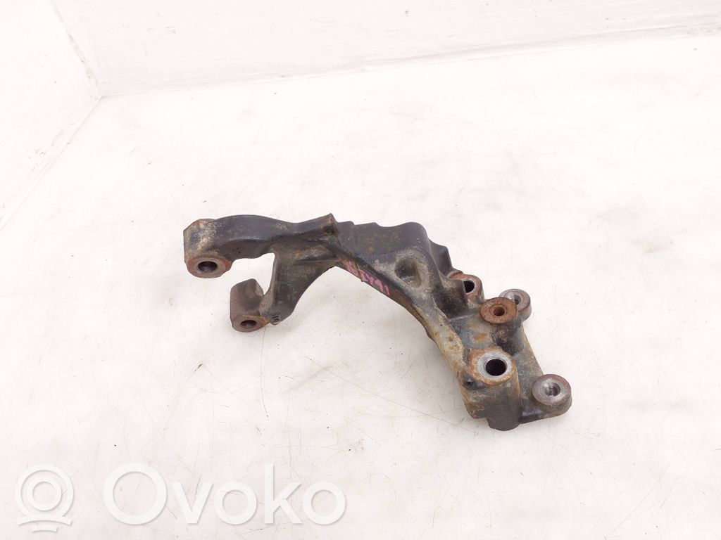 Toyota Hilux VIII Łapa / Mocowanie silnika
