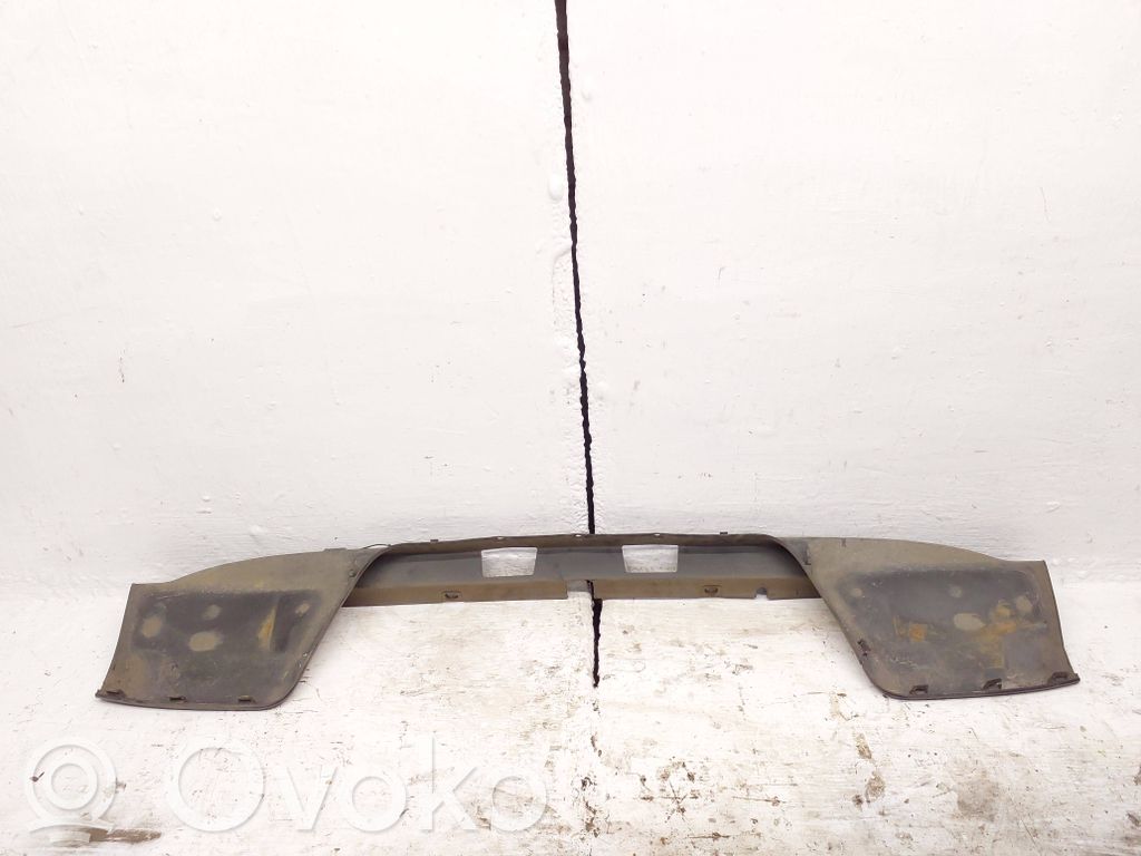Volkswagen Amarok Moldura inferior del parachoques trasero 