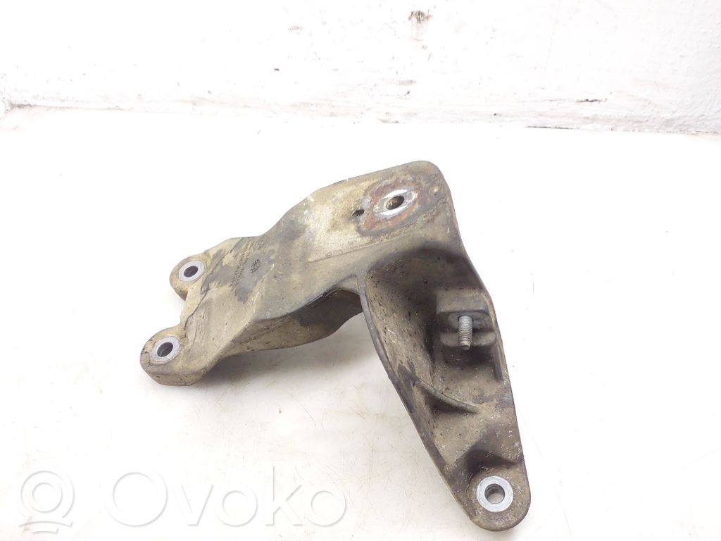 Volkswagen Amarok Engine mounting bracket 