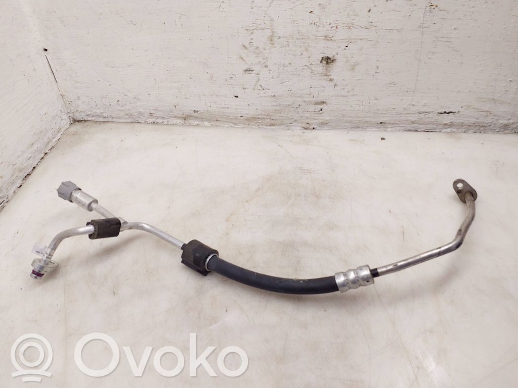 Volkswagen Tiguan Ilmastointilaitteen putki (A/C) 