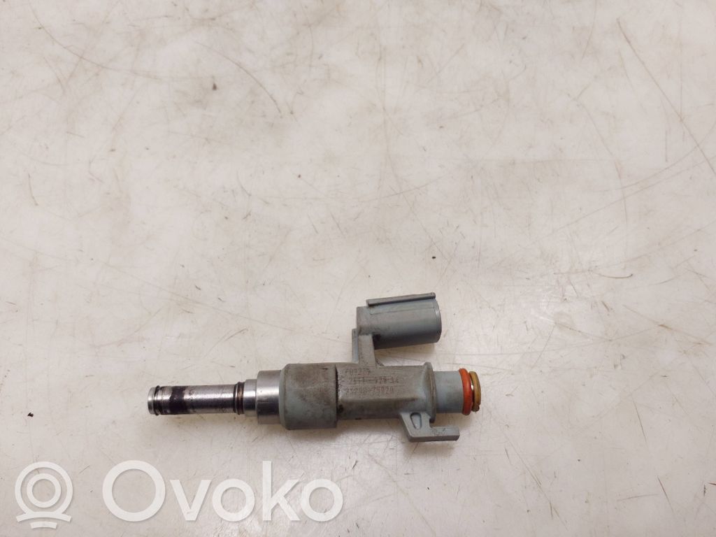 Toyota Camry VIII XV70  Inyector de combustible 