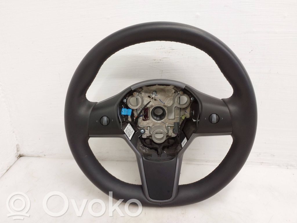 Tesla Model Y Vairas 