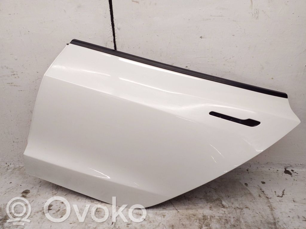 Tesla Model 3 Takaovi 