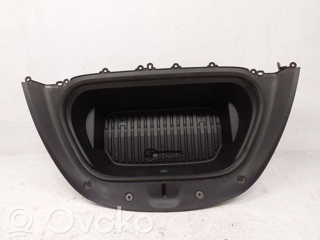 Tesla Model Y Vano portaoggetti nel bagagliaio anteriore