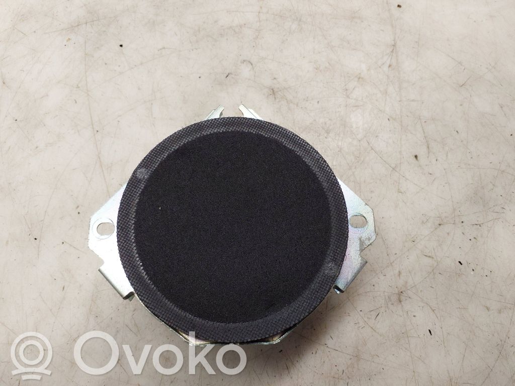 Jeep Cherokee KL Takaoven kaiutin 