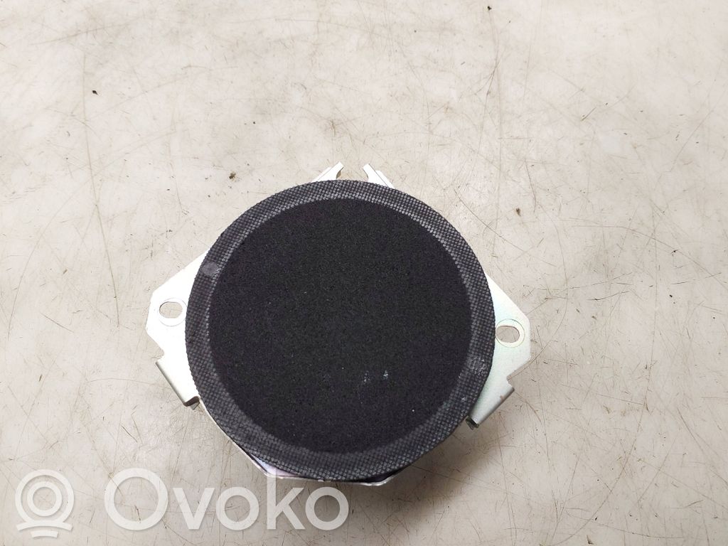 Jeep Cherokee KL Altavoz de la puerta trasera 
