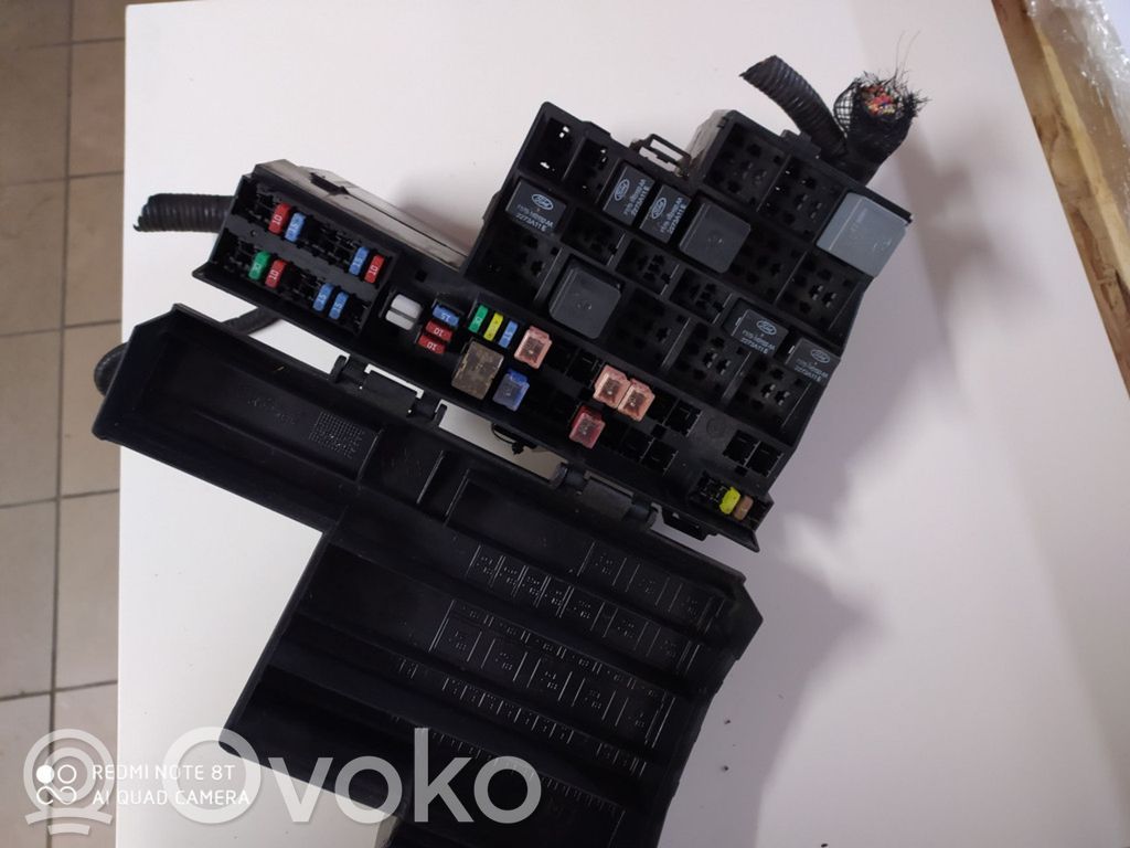 Jaguar S-Type Fuse module 
