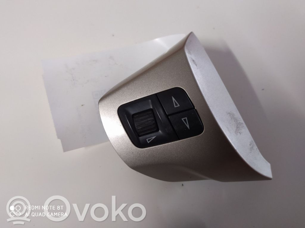 Opel Corsa D Steering wheel buttons/switches 