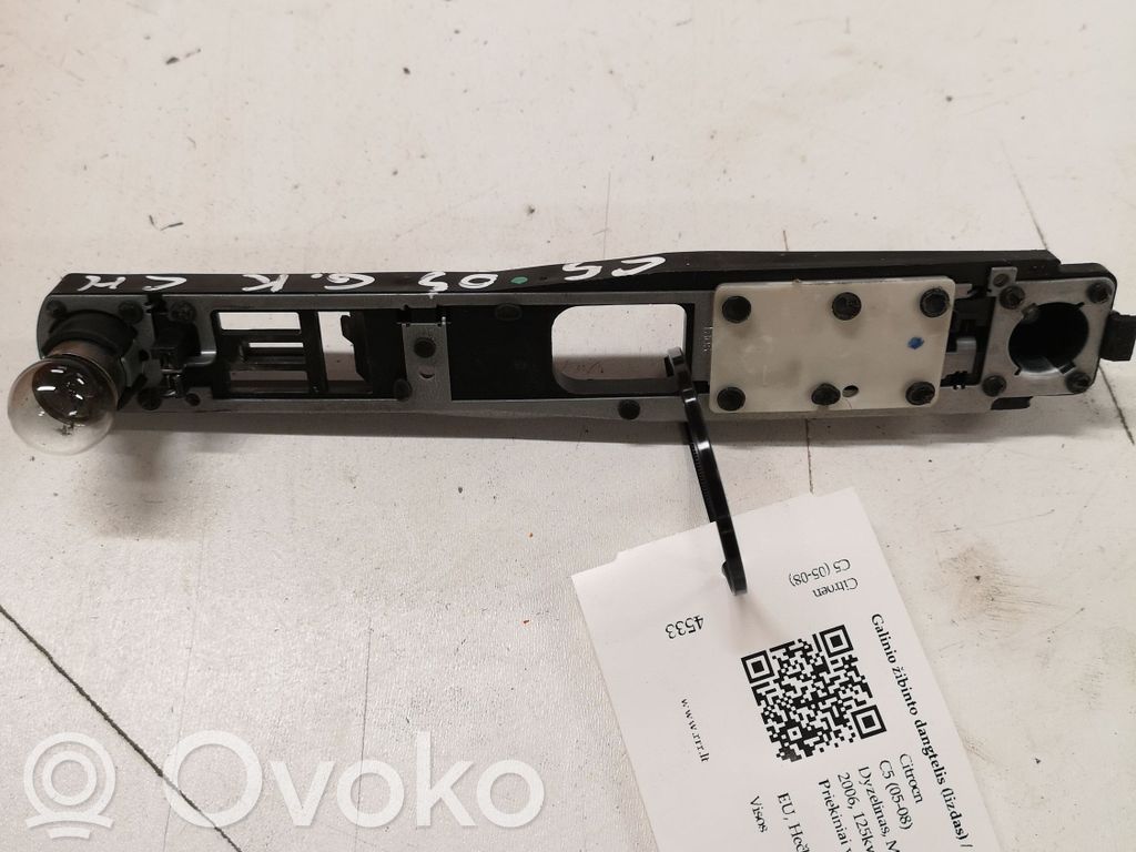 Citroen C5 Takavalon polttimon suojan pidike 