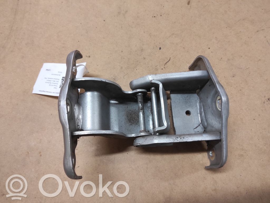 Opel Vivaro Loading door lower hinge 