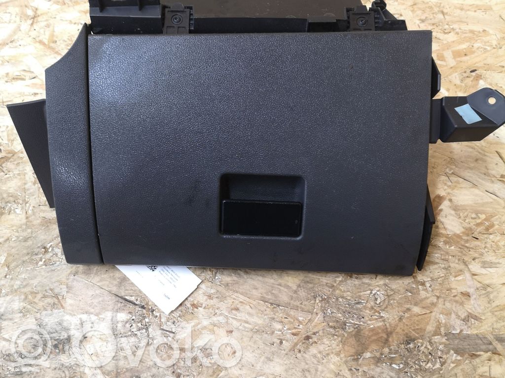 Ford Focus C-MAX Glove box 