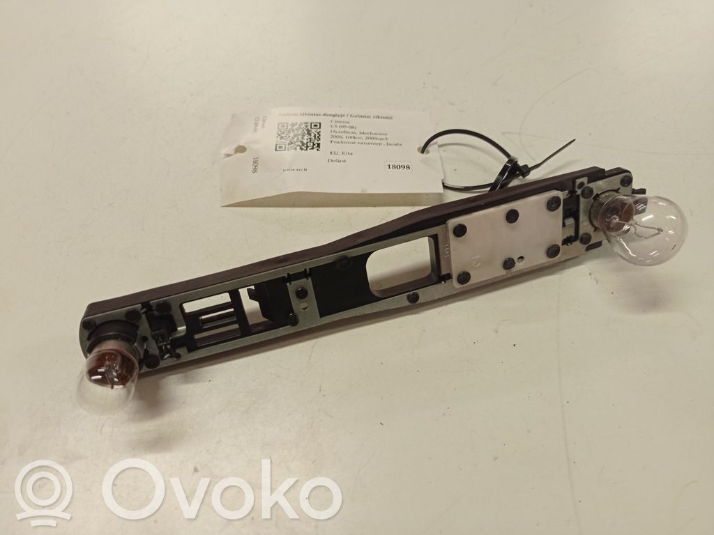 Citroen C5 Takavalon polttimon suojan pidike 