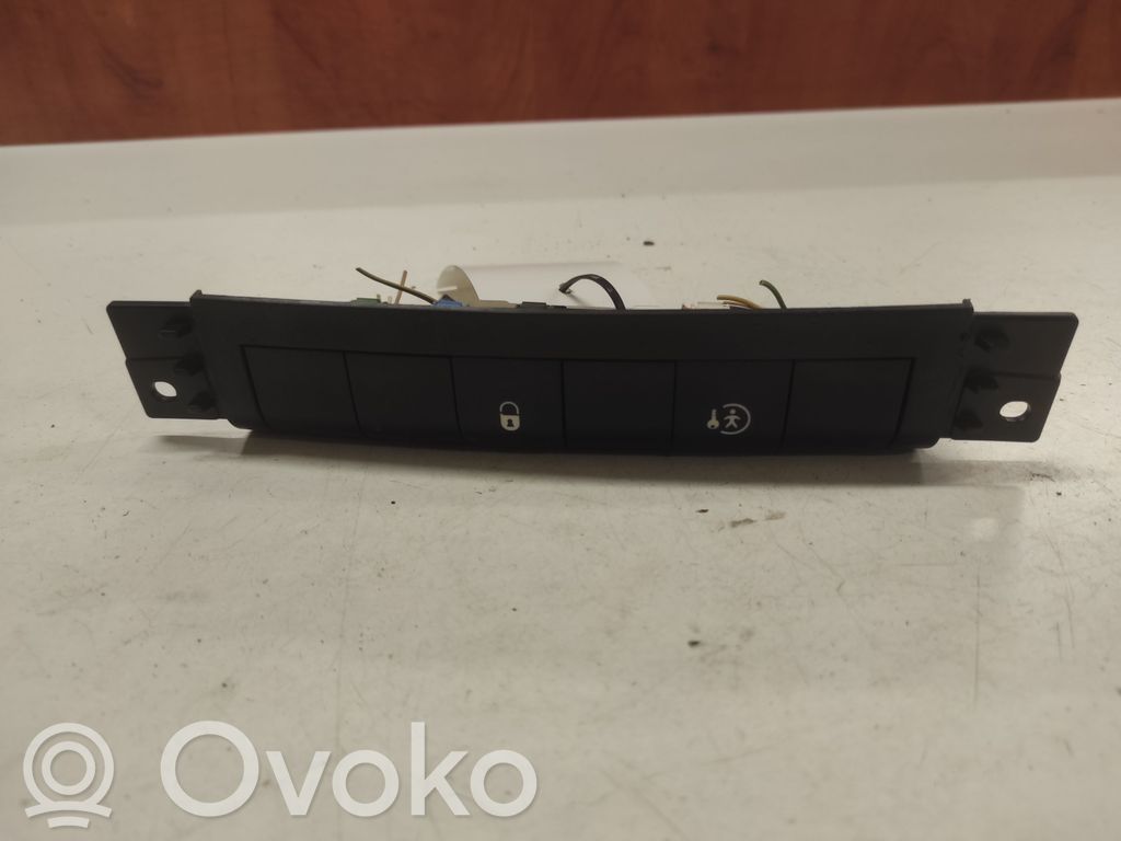 Peugeot 207 Central locking switch button 