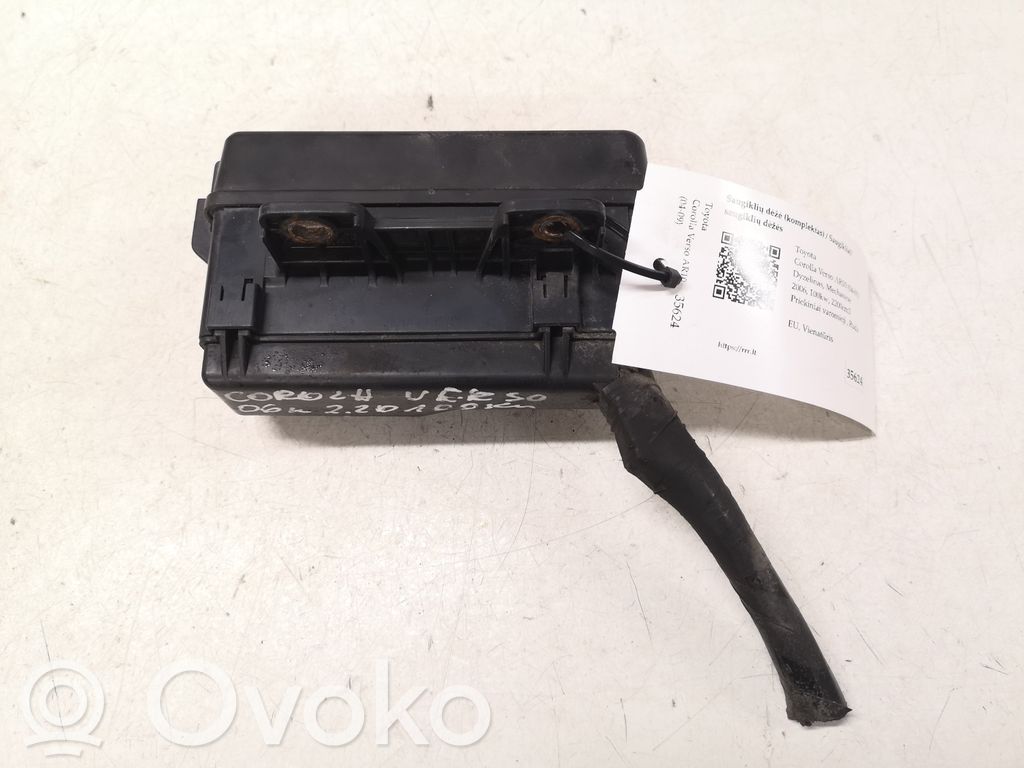 Toyota Corolla Verso AR10 Fuse box set 
