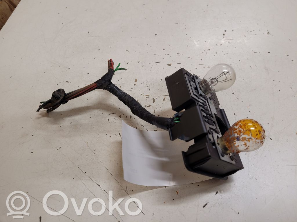 Citroen Xantia Aizmugures spuldzes vāka turētājs 