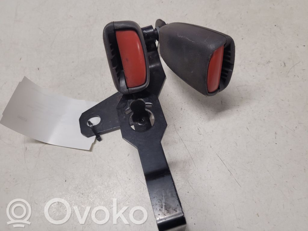 Volvo V70 Klamra środkowego pasa bezpieczeństwa fotela tylnego 