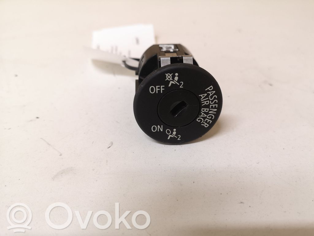 BMW 1 E81 E87 Passenger airbag on/off switch 