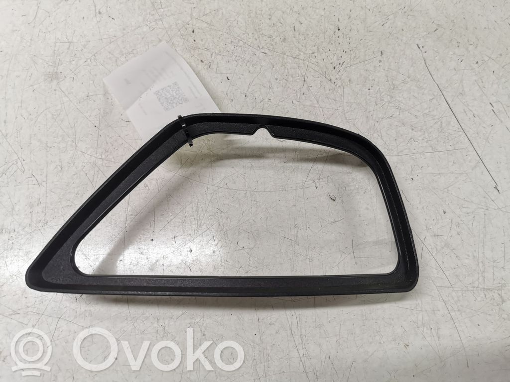 Ford Focus Etusumuvalon ritilä 
