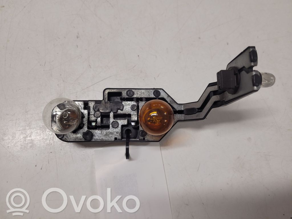 Ford Galaxy Takavalon polttimon suojan pidike 