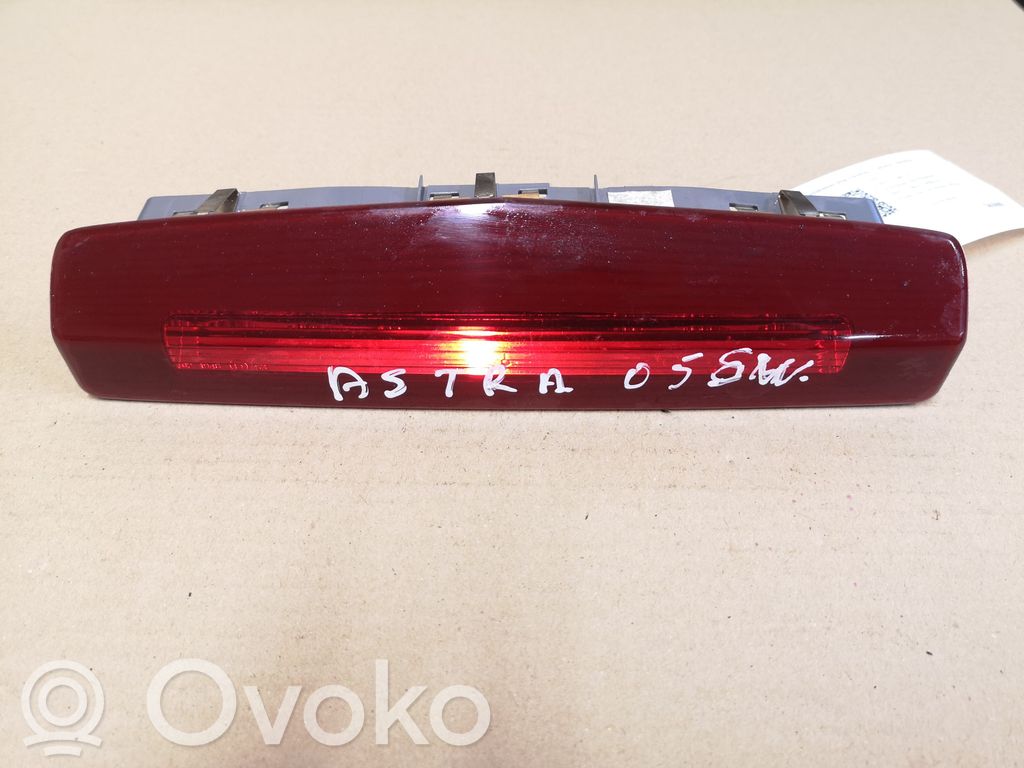 Opel Astra H Trzecie światło stop 
