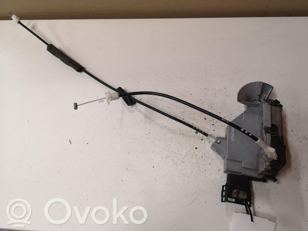 Peugeot 308 Front door lock 