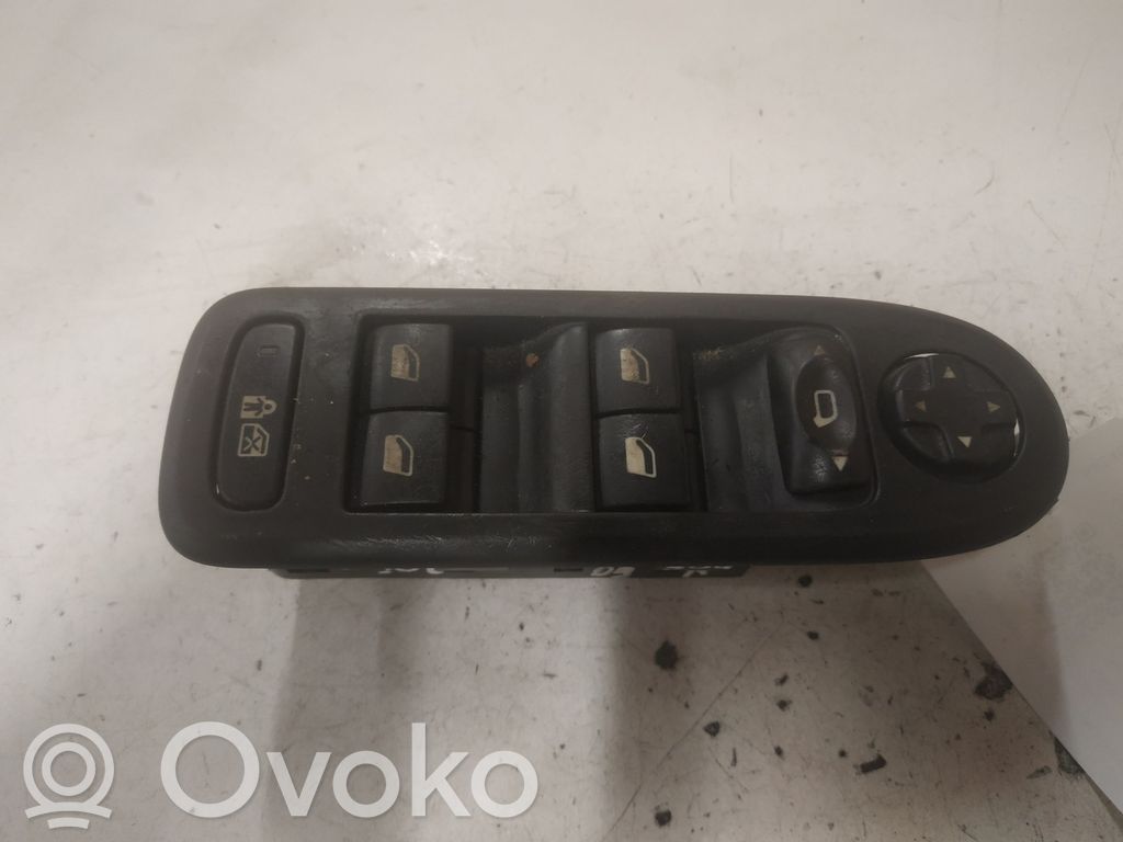 Peugeot 308 Electric window control switch 
