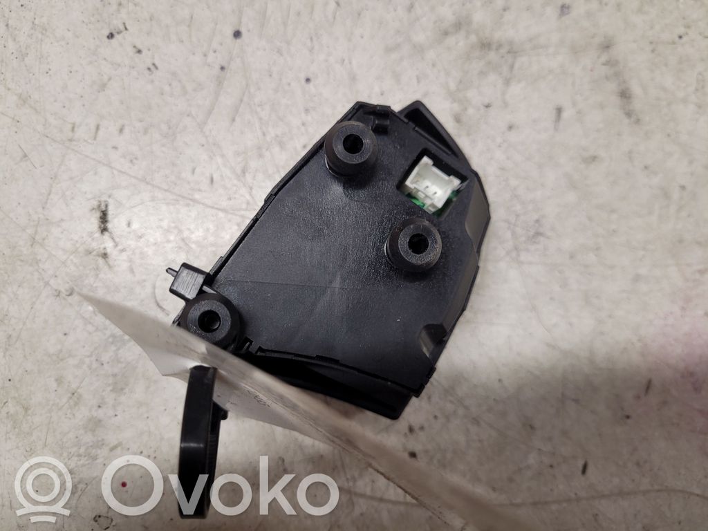 Volvo V50 Steering wheel buttons/switches 