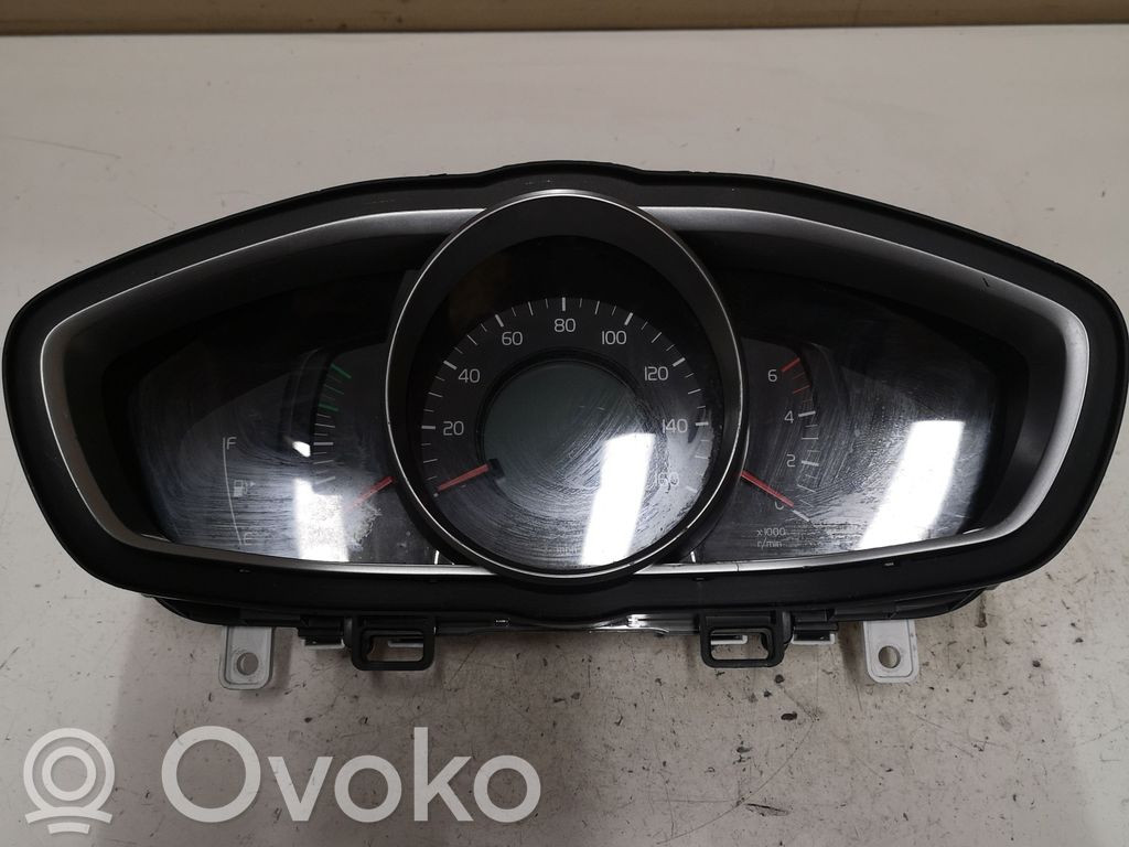 Volvo V40 Speedometer (instrument cluster) 