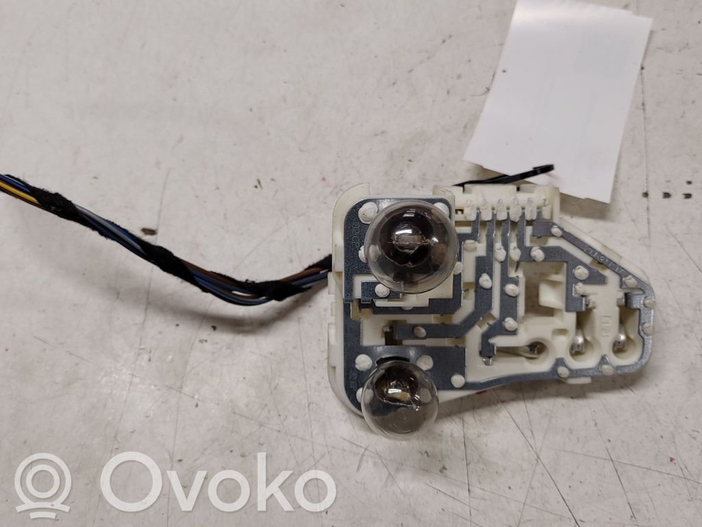 BMW 3 E90 E91 Takavalon polttimon suojan pidike 