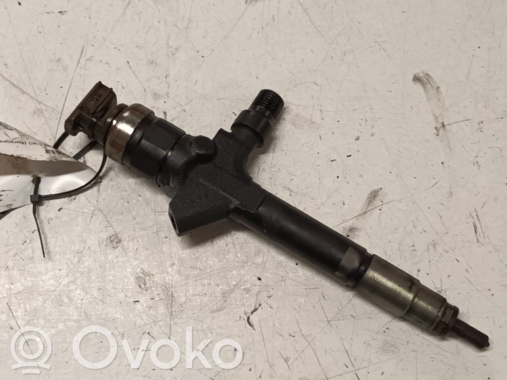 Mazda 5 Fuel injector 