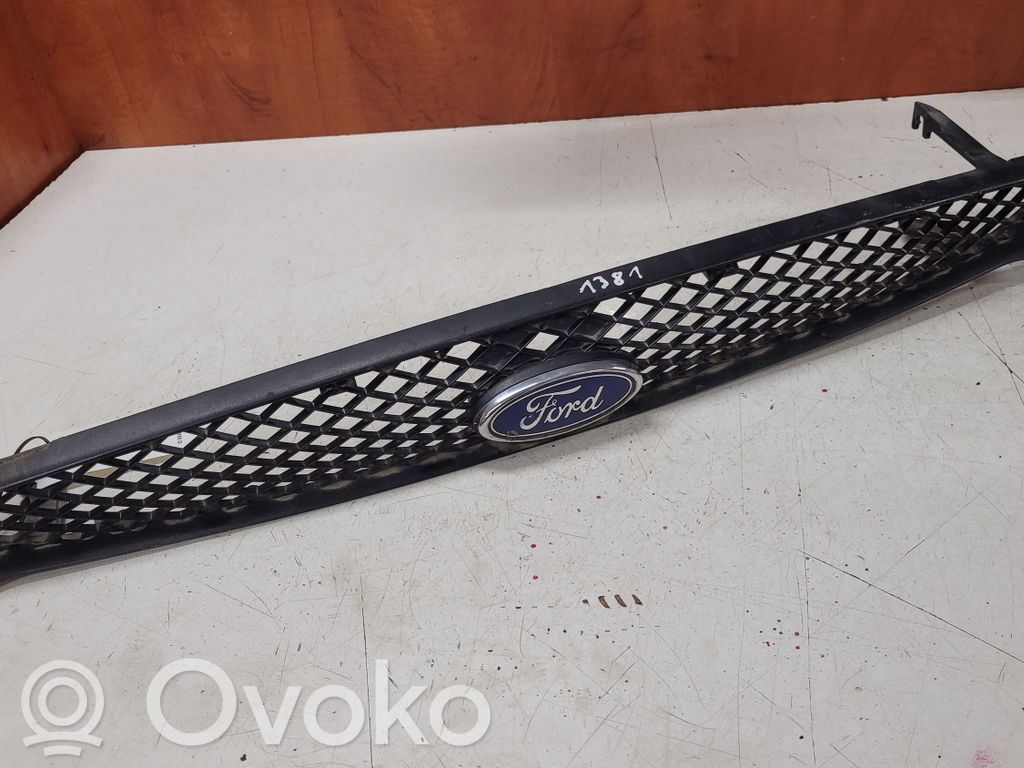 Ford Focus Augšējais režģis 