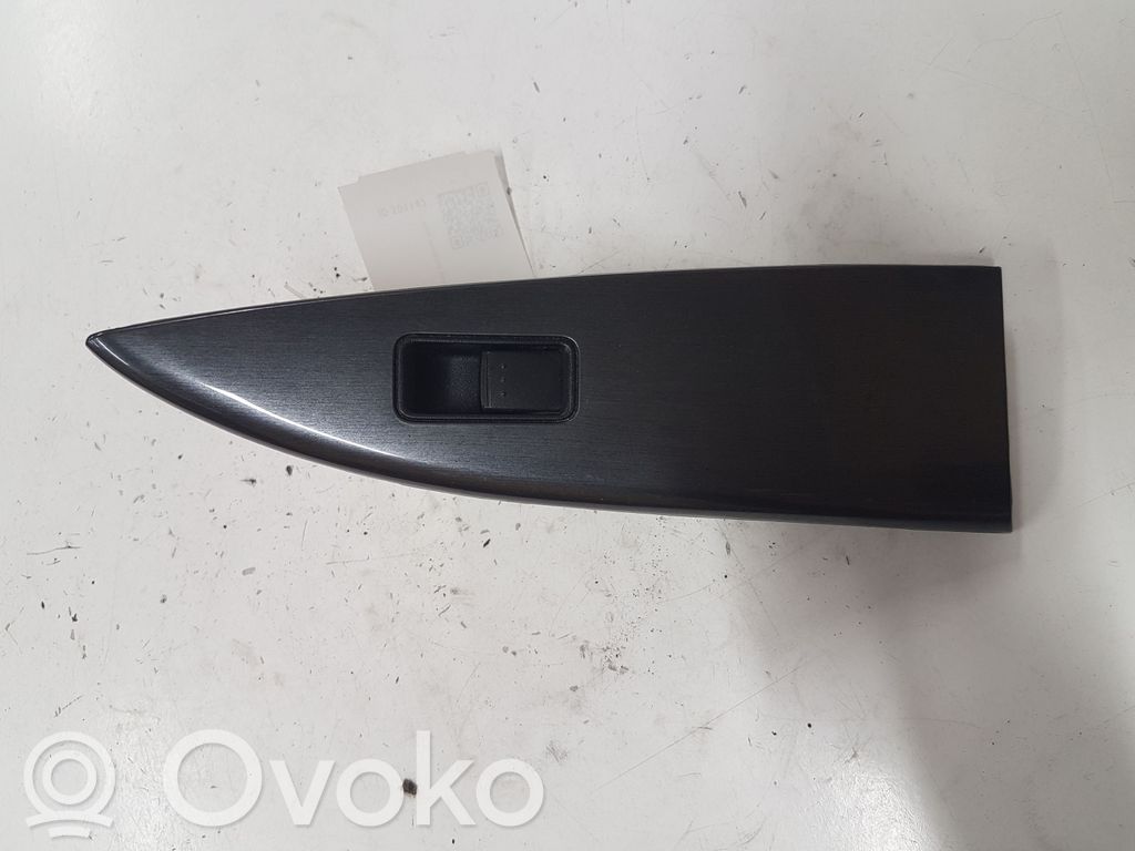 Electric window control switch   G31K,GR1D