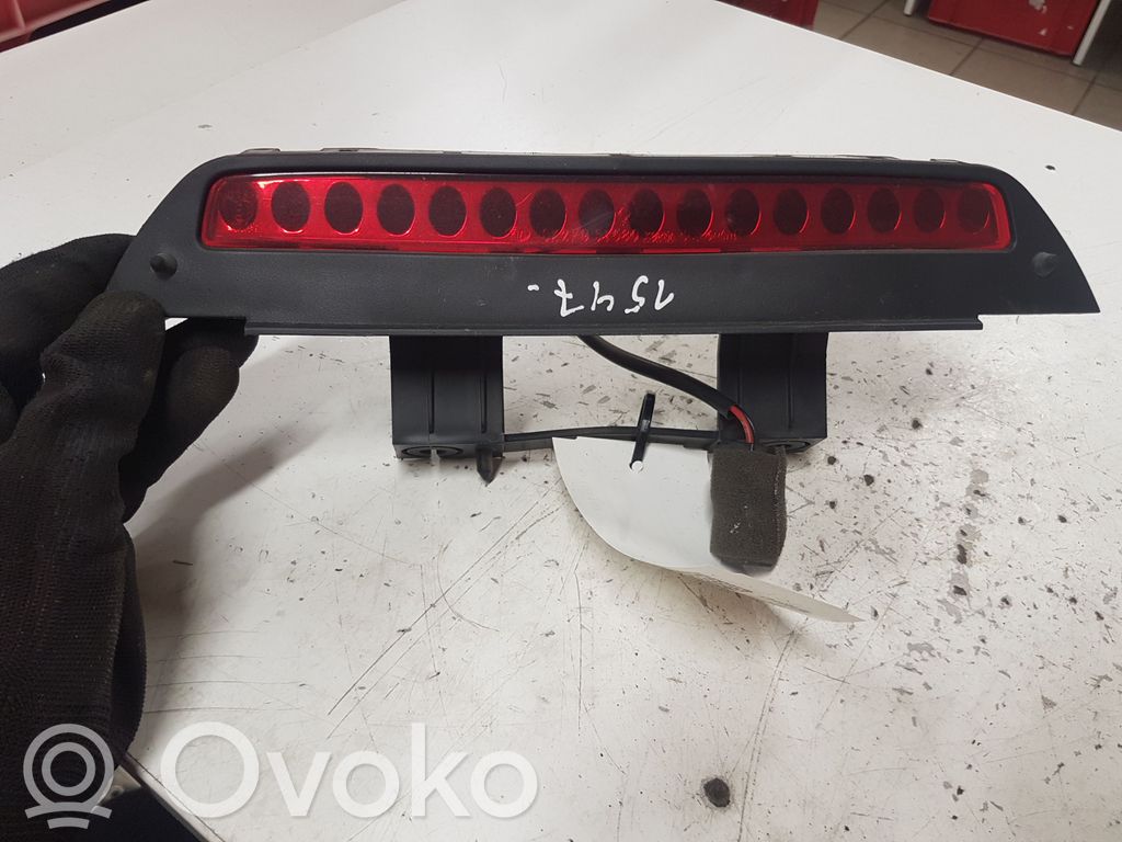 KIA Carens I Third/center stoplight 