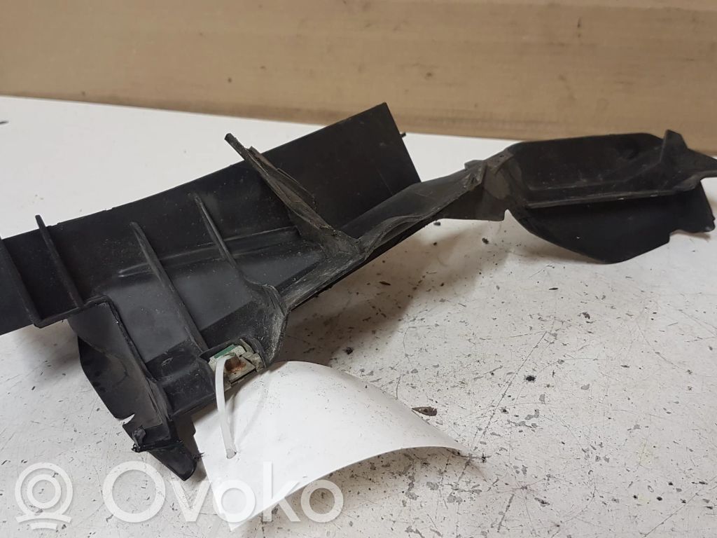 Ford Focus Etupuskurin kannake 