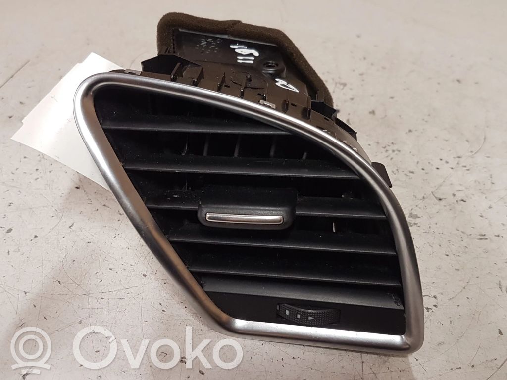 Audi A4 S4 B8 8K Boczna kratka nawiewu deski rozdzielczej 
